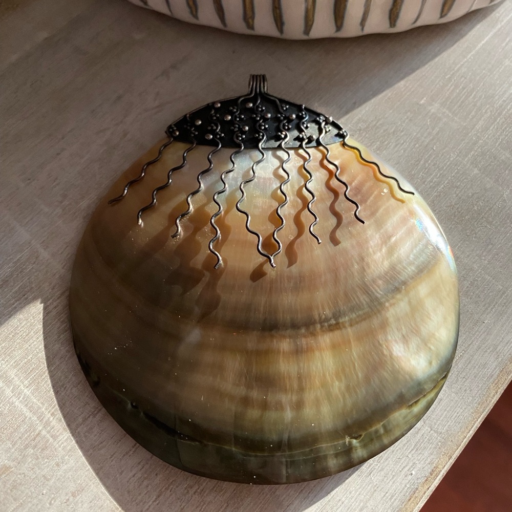 Genuine Sea Shell Pendant - Picture 2 of 6